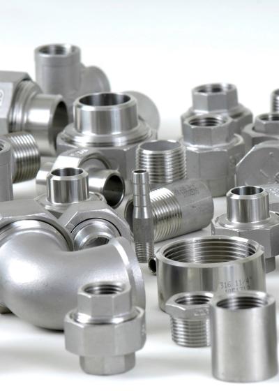 Verschiedene Techniken zum Verbinden von Rohren und Profilen